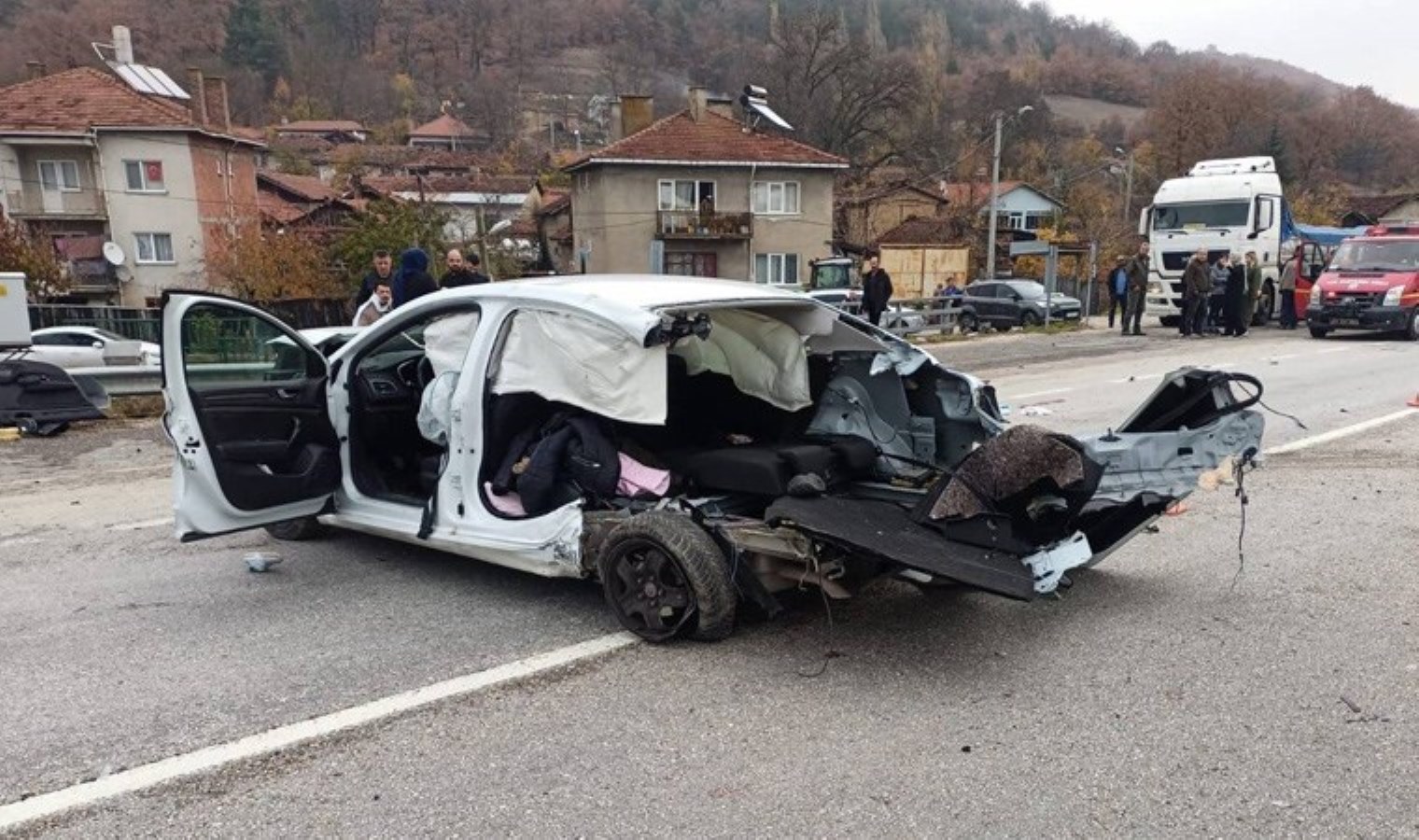 Bilecik’te araçlar çarpıştı: Anne ve kızı hayatını kaybetti